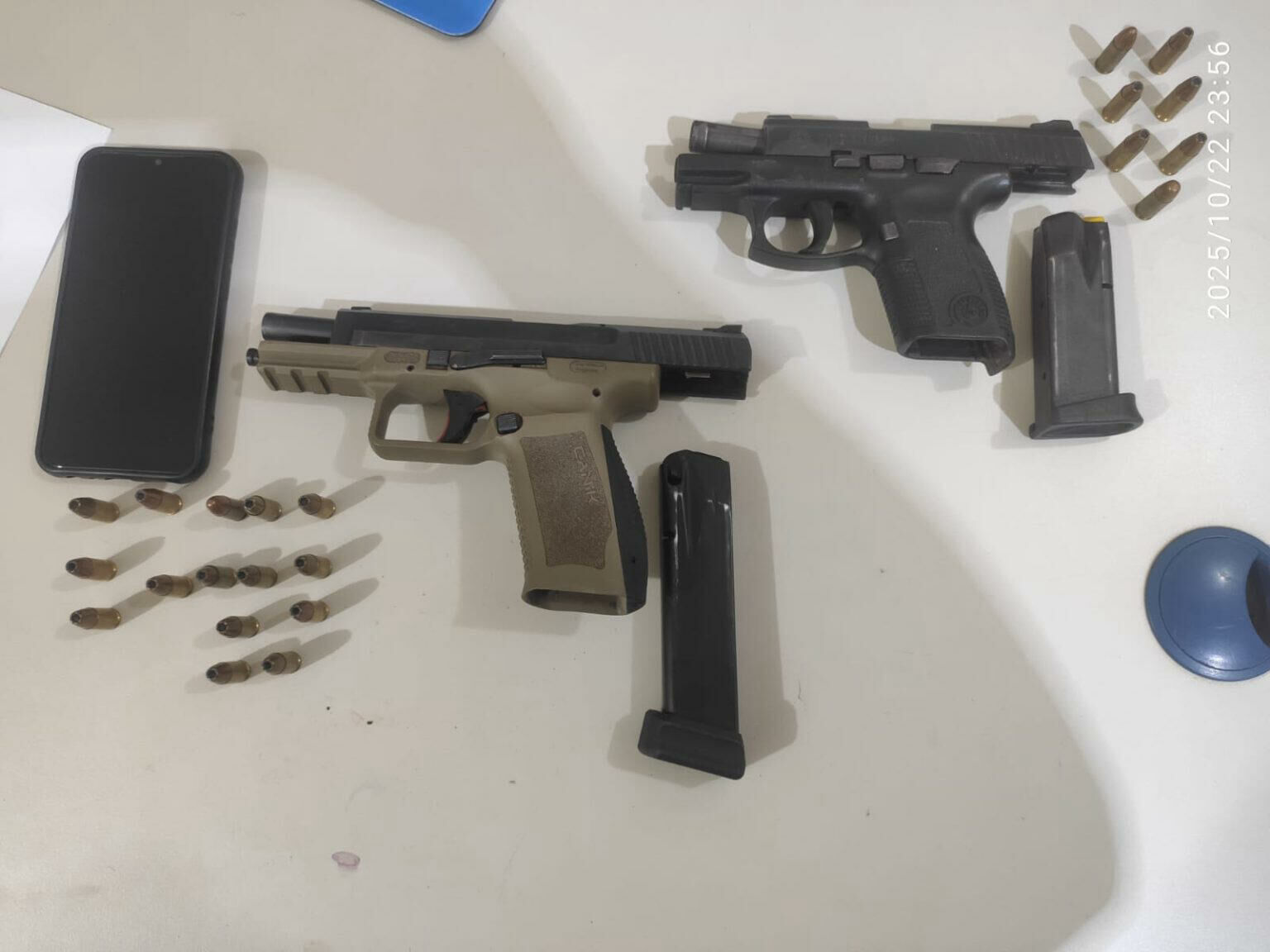 Imagem de compartilhamento para o artigo Após denúncia anônima, trio é preso em flagrante com pistolas durante negociação de armas em Coxim da MS Todo dia